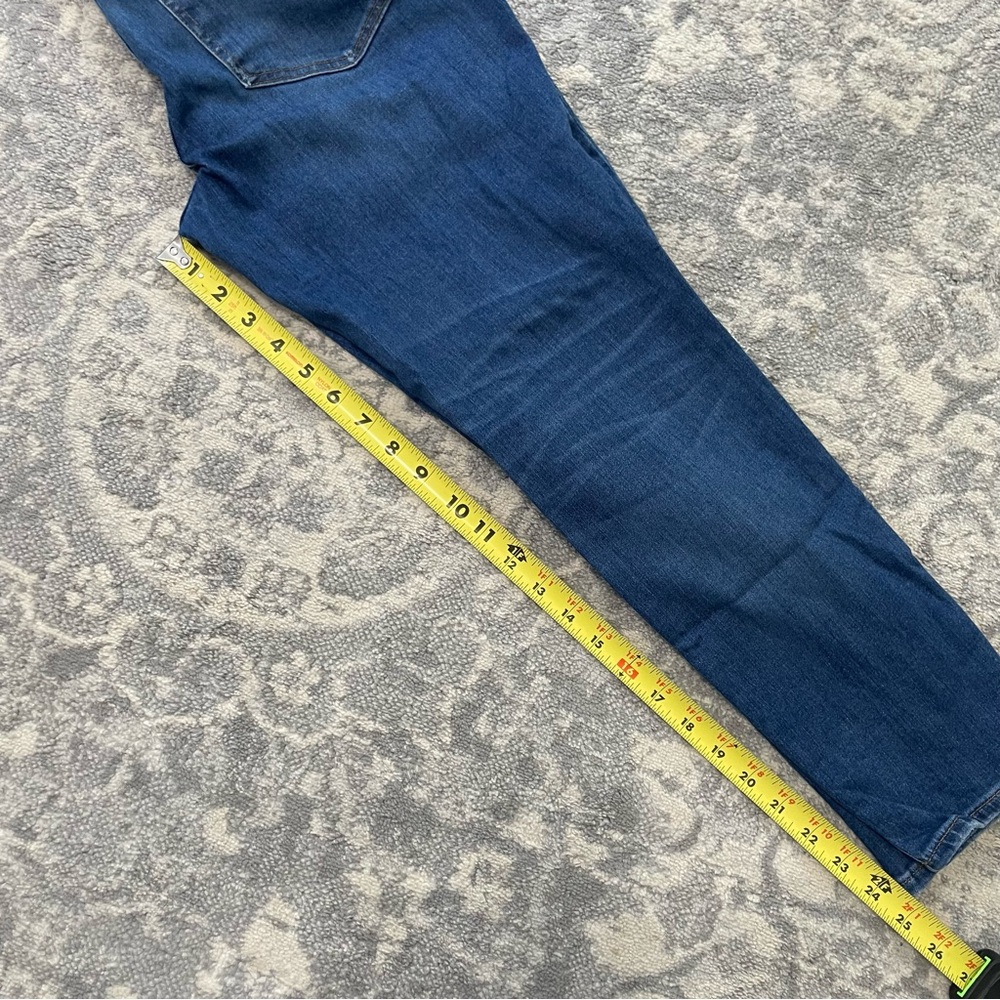 Madewell 9" Mid-Rise Skinny Crop Jeans in Delmar Wash: Eco Edition size 30 - Picture 6 of 13